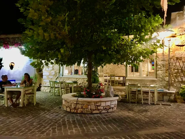 Restaurant Arismari in het dorp Gavalochori — West-Kreta, Griekenland
