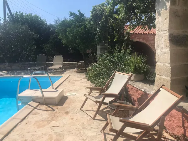 Relaxen bij het zwembad — Spiti Athinà, Gavalochori, Kreta