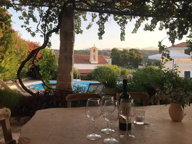 Genieten van de lange zomeravonden op het terras — Spiti Athinà, Gavalochori, Kreta